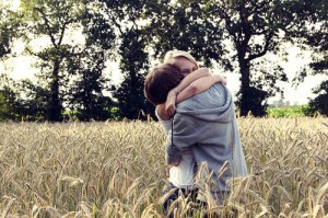 adorable-awesome-couple-hug-Favim.com-336964